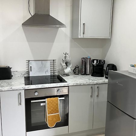 Lancing Apartments - Spacious 2 Bed - Sleeps 6 - Burnham Village Slough Kültér fotó