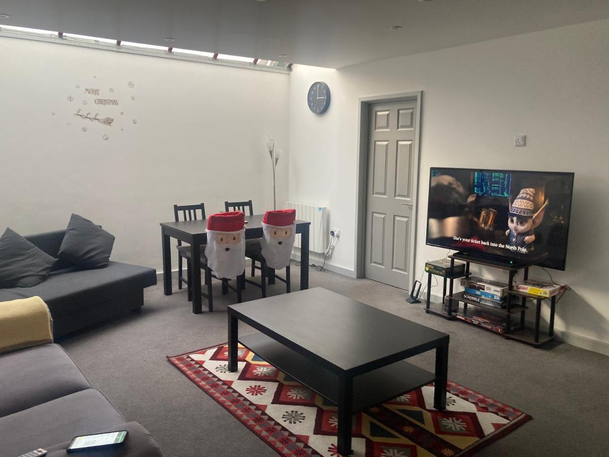 Lancing Apartments - Spacious 2 Bed - Sleeps 6 - Burnham Village Slough Kültér fotó