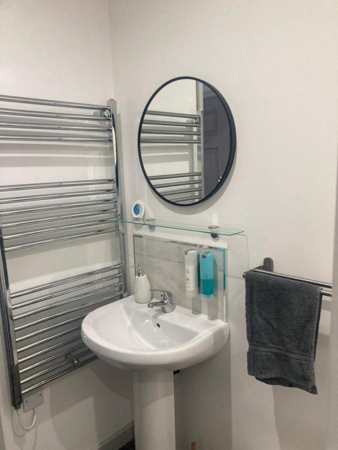 Lancing Apartments - Spacious 2 Bed - Sleeps 6 - Burnham Village Slough Kültér fotó