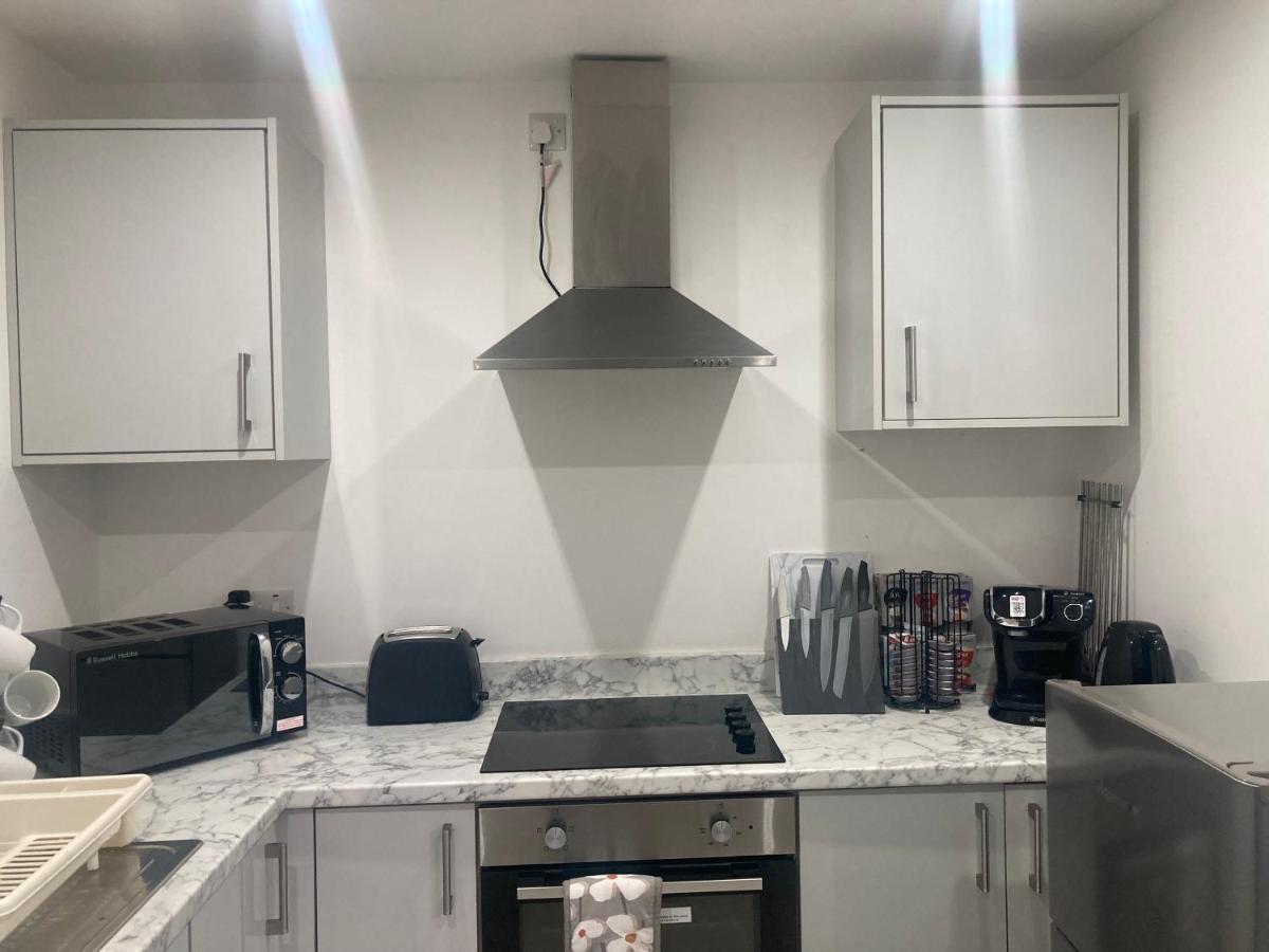 Lancing Apartments - Spacious 2 Bed - Sleeps 6 - Burnham Village Slough Kültér fotó