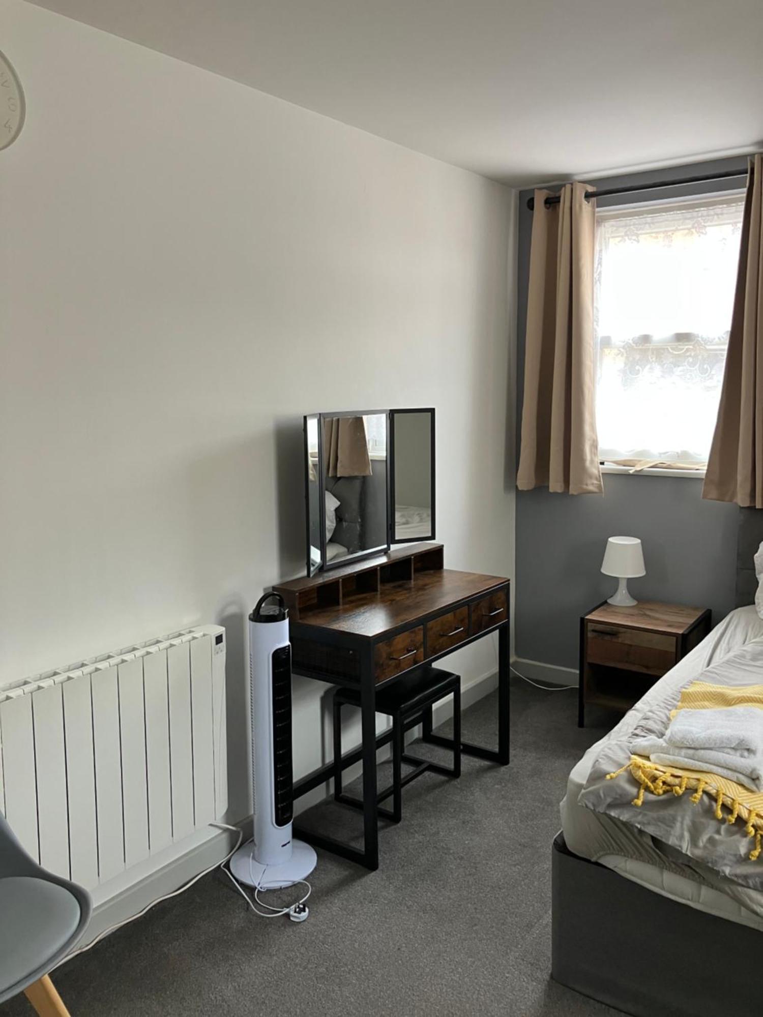 Lancing Apartments - Spacious 2 Bed - Sleeps 6 - Burnham Village Slough Kültér fotó